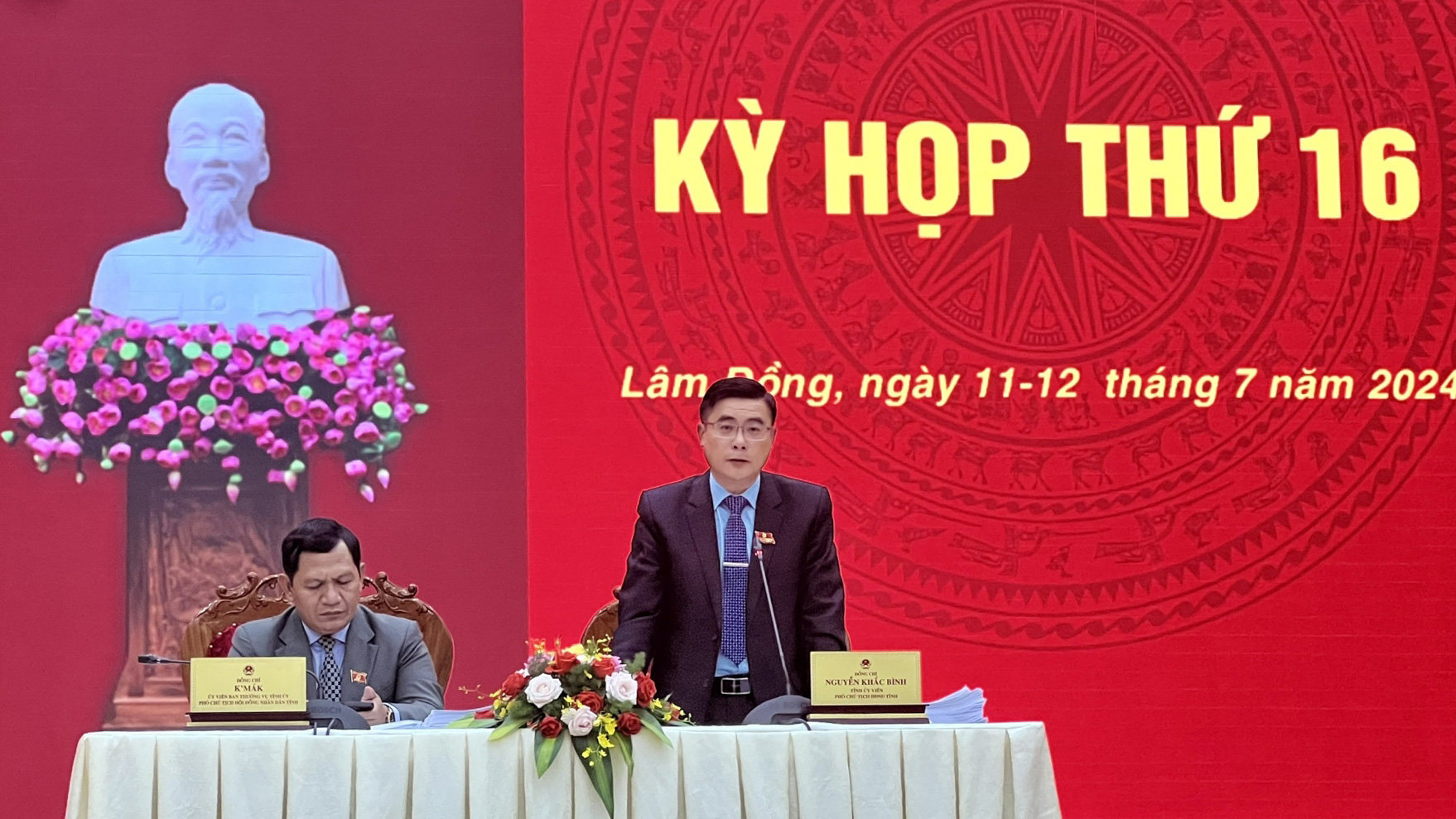 Chủ toạ điều hành kỳ họp