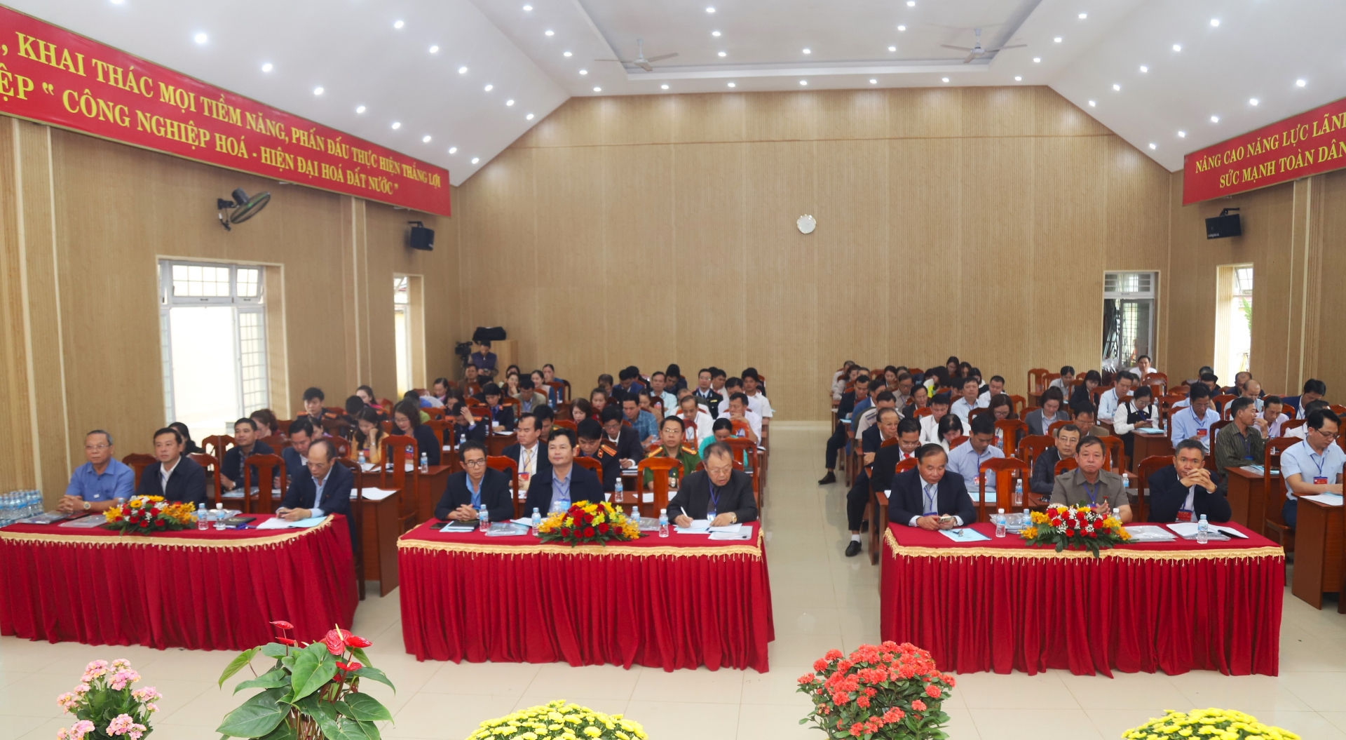 Các đại biểu dự Đại hội