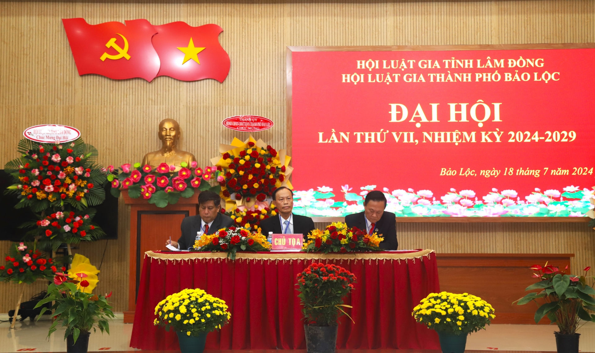 Đoàn Chủ tịch điều hành Đại hội