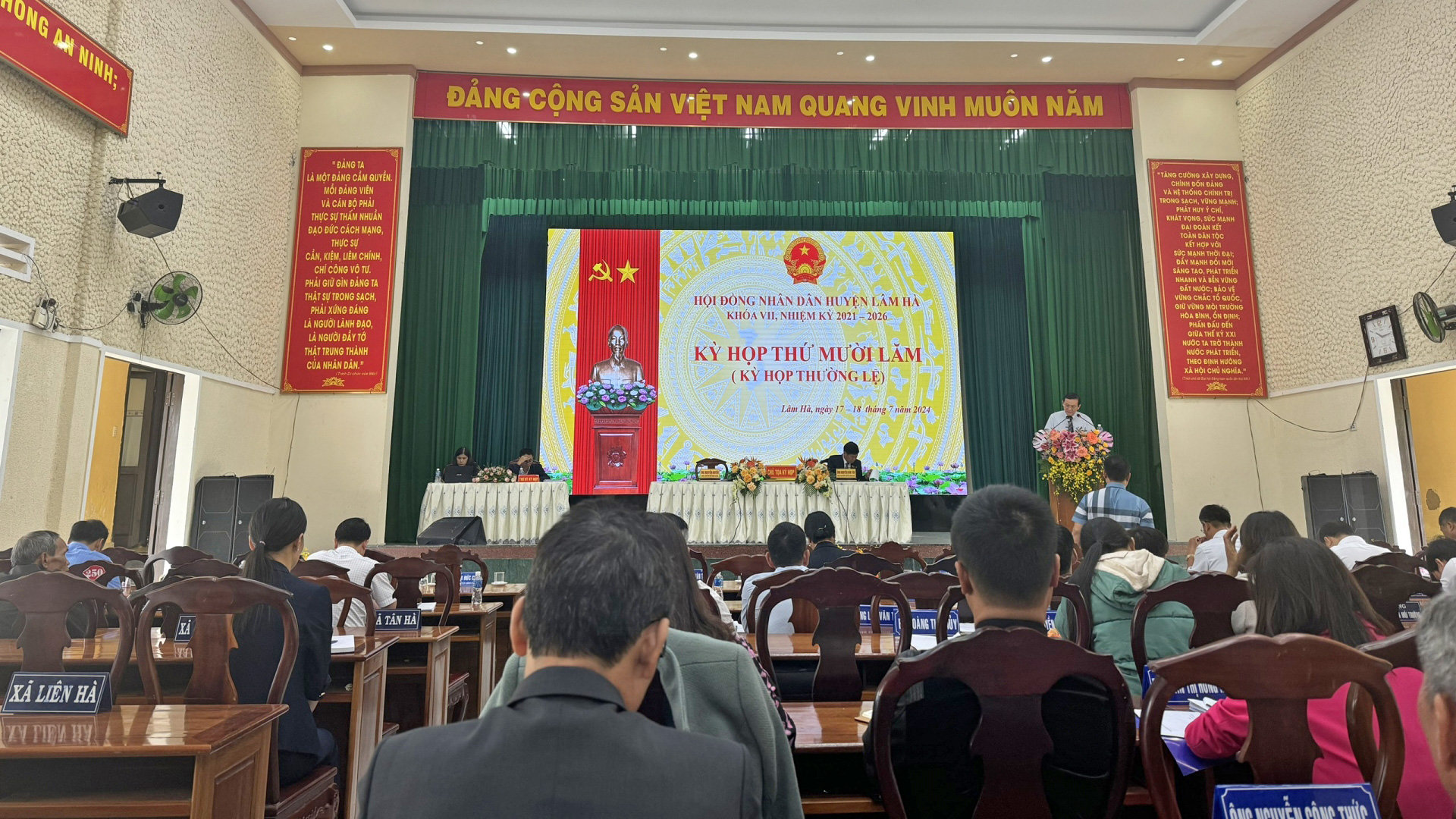 Quang cảnh Kỳ họp