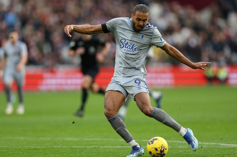 Calvert-Lewin on target as Everton sink West Ham