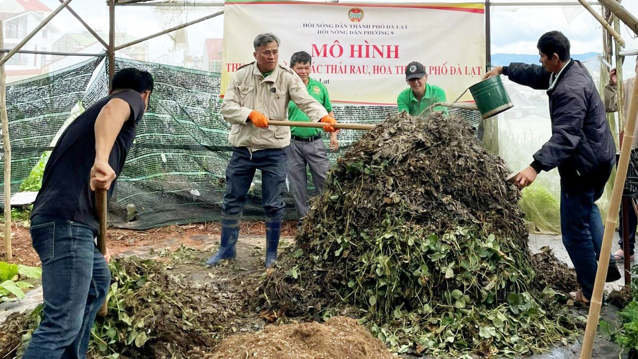 Mô hình thu gom phụ phẩm rau, hoa ủ thành phân hữu cơ tại các khu vực sản xuất tập trung của thành phố Đà Lạt