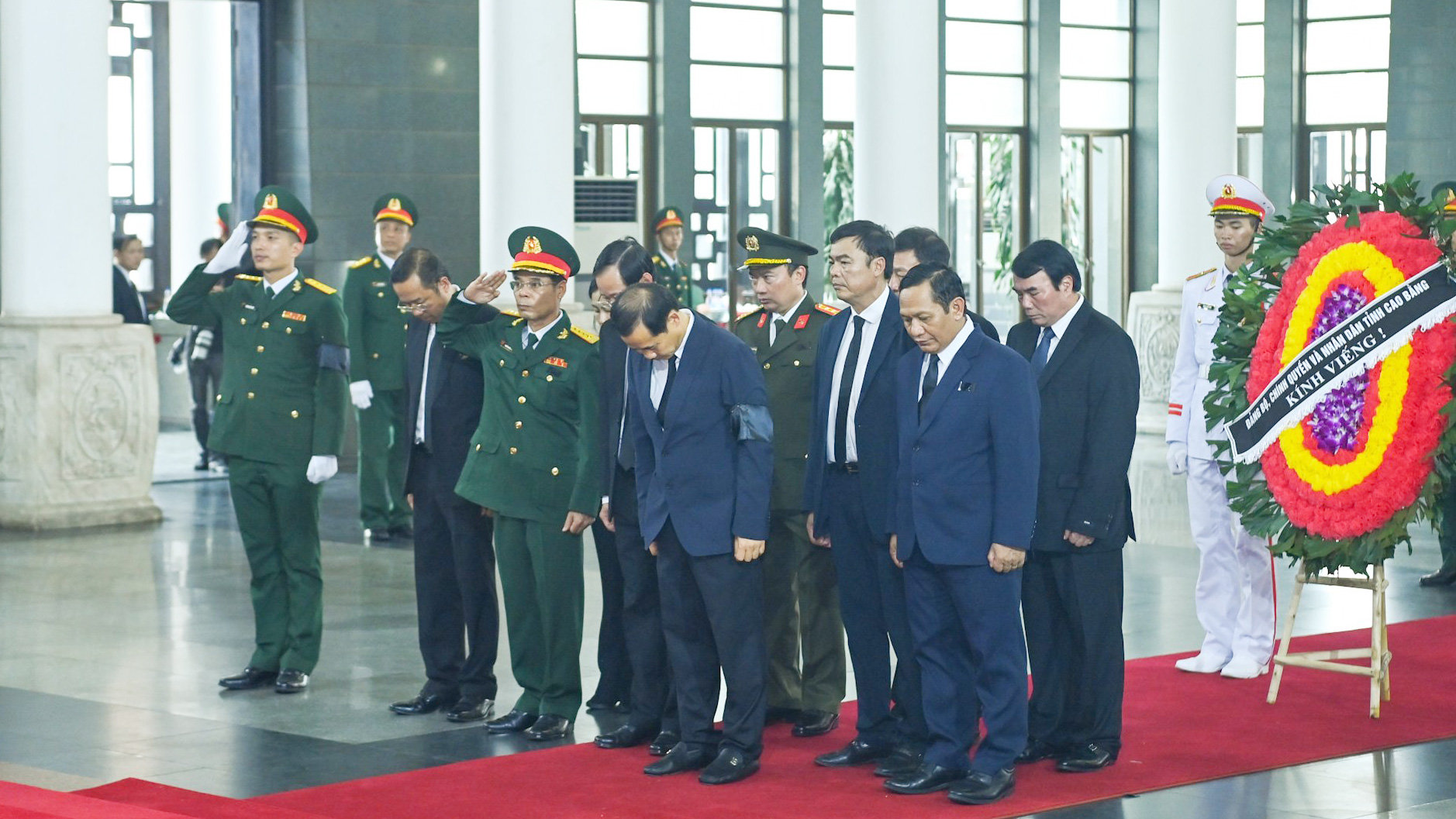 Đoàn đại biểu tỉnh Lâm Đồng dành phút mặc niệm tưởng nhớ Tổng Bí thư Nguyễn Phú Trọng