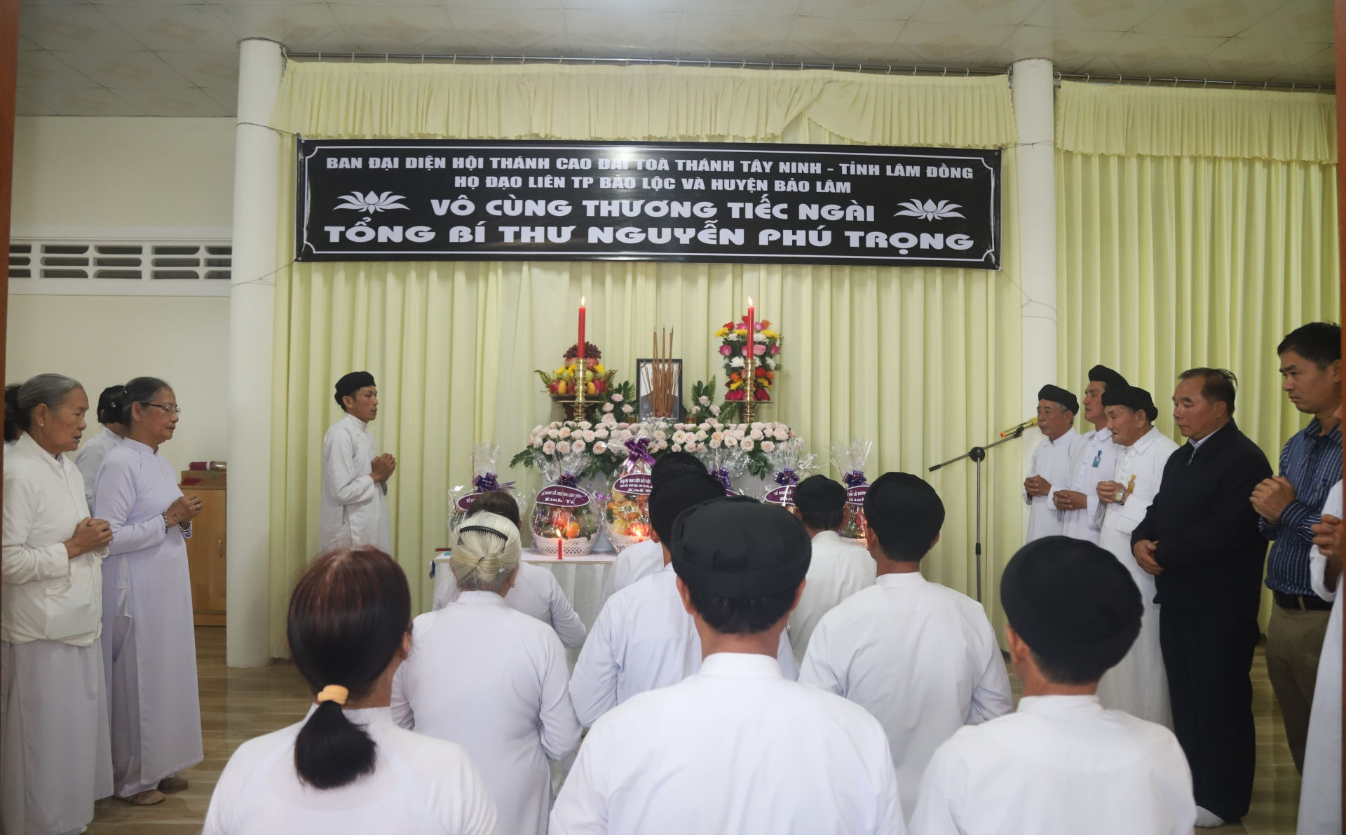 Các chức sắc, tin đồ Họ đạo Cao đài