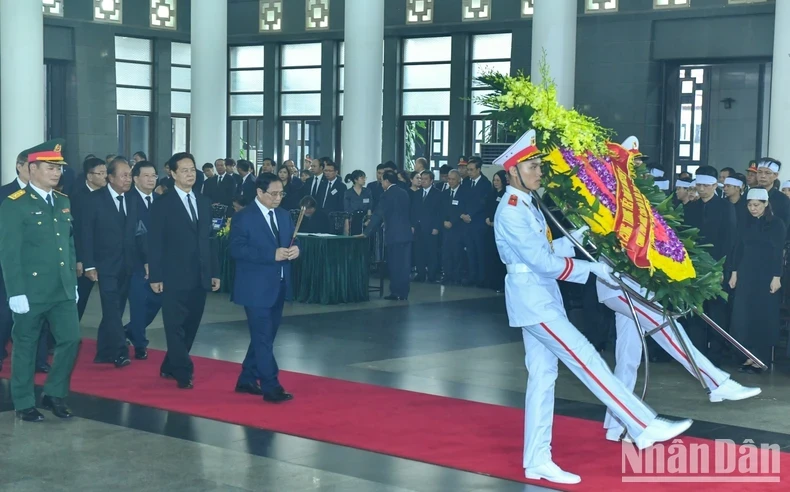 Hàng nghìn đoàn của lãnh đạo các cấp và nhân dân cả nước, kiều bào và bạn bè quốc tế viếng Tổng Bí thư ảnh 4