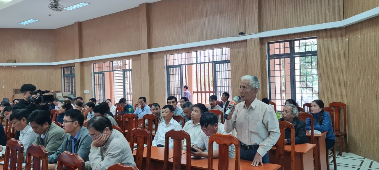 Cử tri xã Đại Lào gửi gắm tâm tư, nguyện vọng đến các đại biểu HĐND tại buổi tiếp xúc
