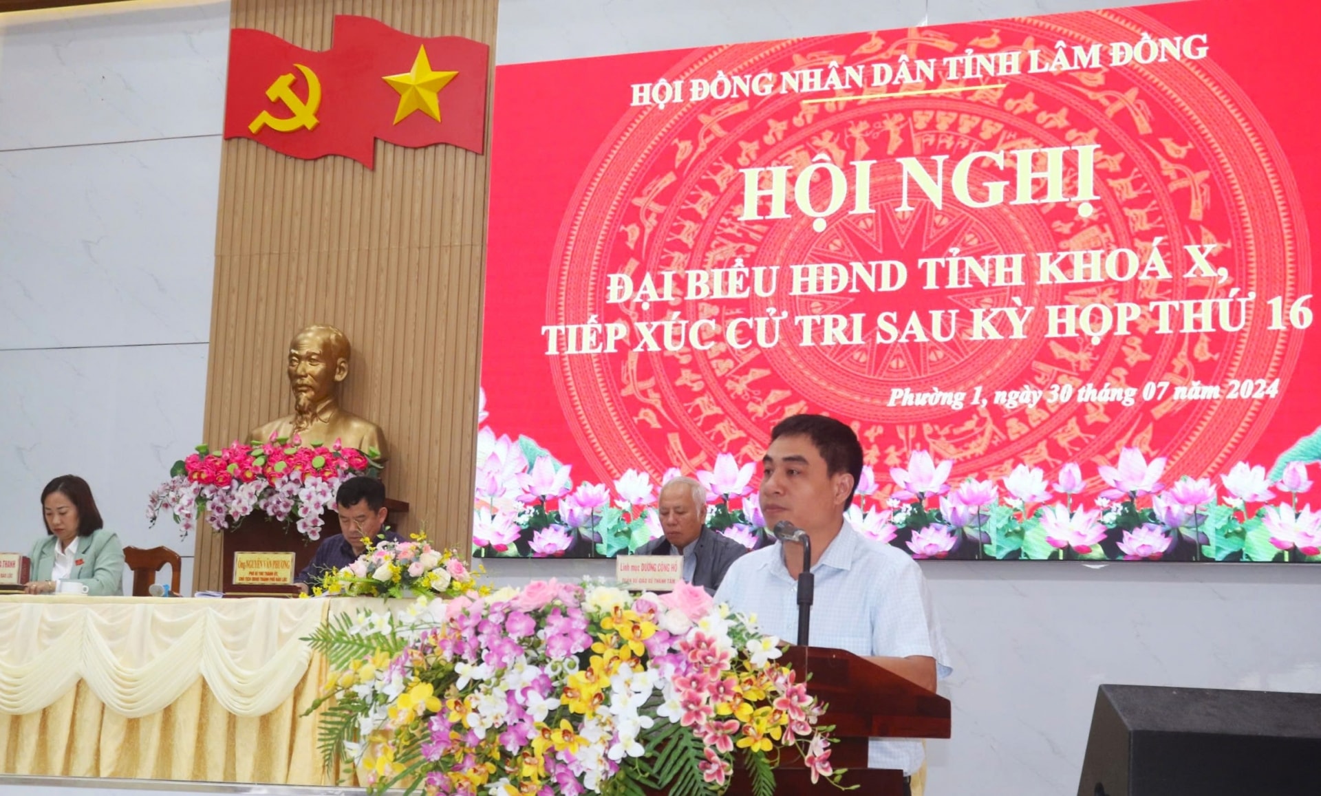 Ông Trần Minh Phương - Chủ tịch UBND Phường 1 tiếp thu, giải trình kiến nghị của cử tri thuộc thẩm quyền