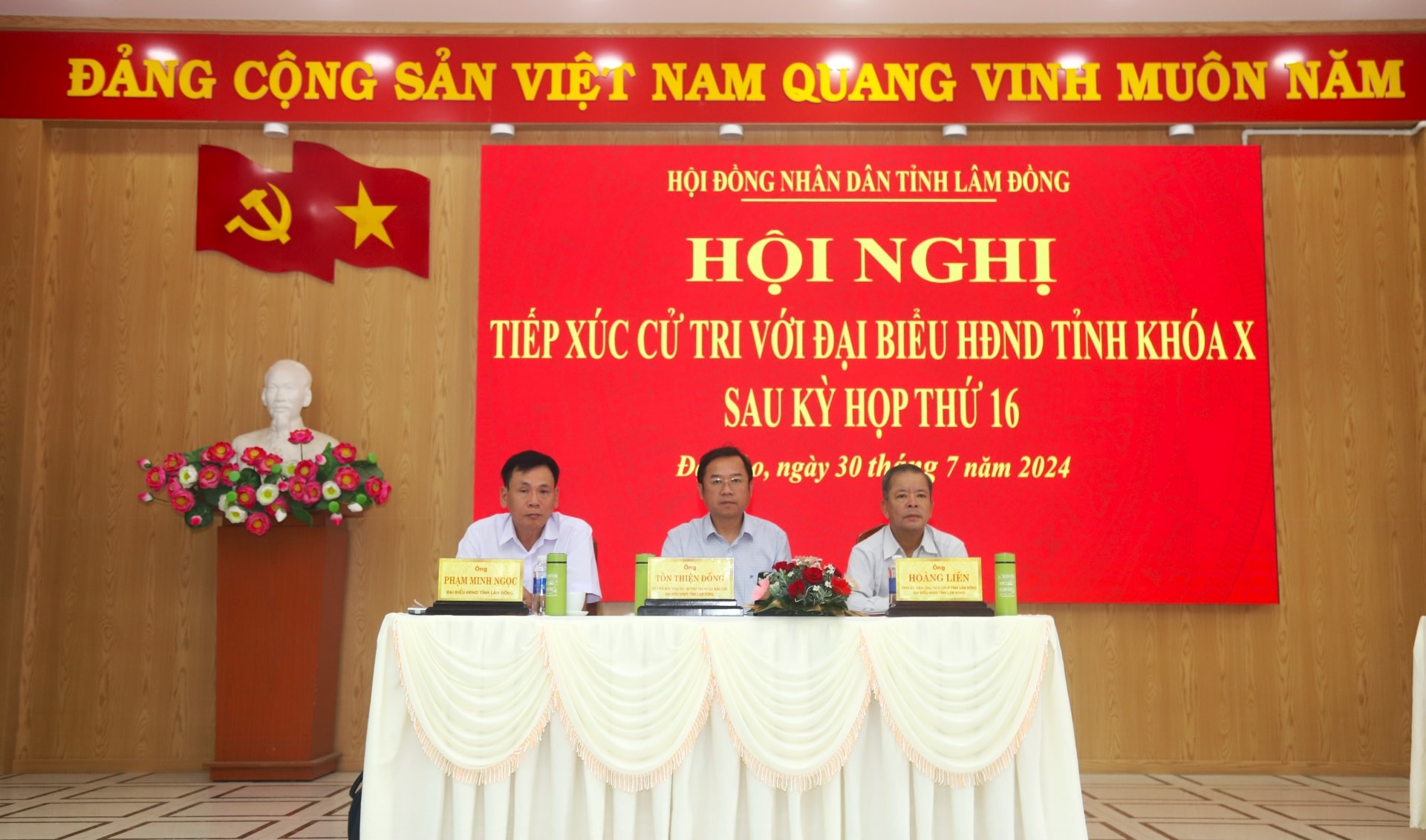 Đại biểu HĐND tỉnh thuộc Tổ bầu cử số 15 tiếp xúc với cử tri xã Đại Lào