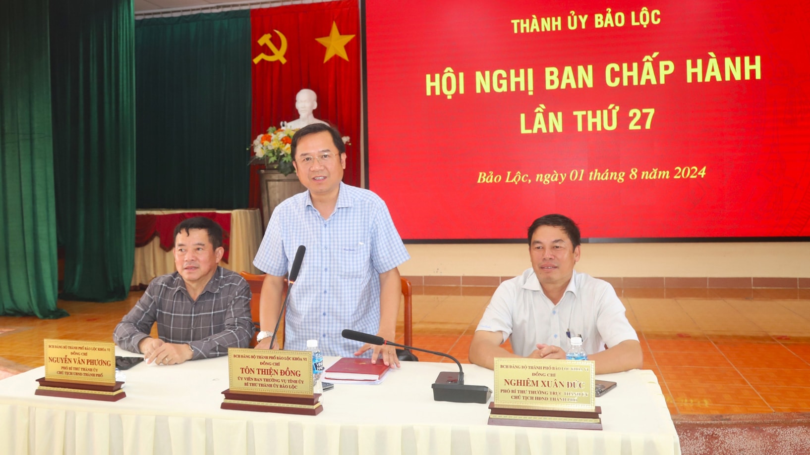 Các đồng chí Thường trực Thành ủy Bảo Lộc chủ trì Hội nghị