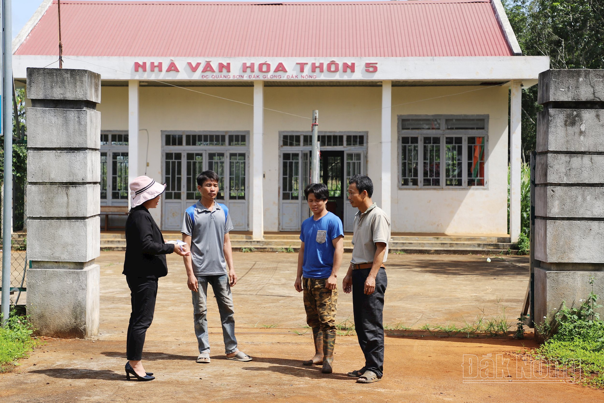 Người dân thôn 5 cho biết, họ chịu rất nhiều thiệt thòi vì chưa được cấp GCNQSDĐ