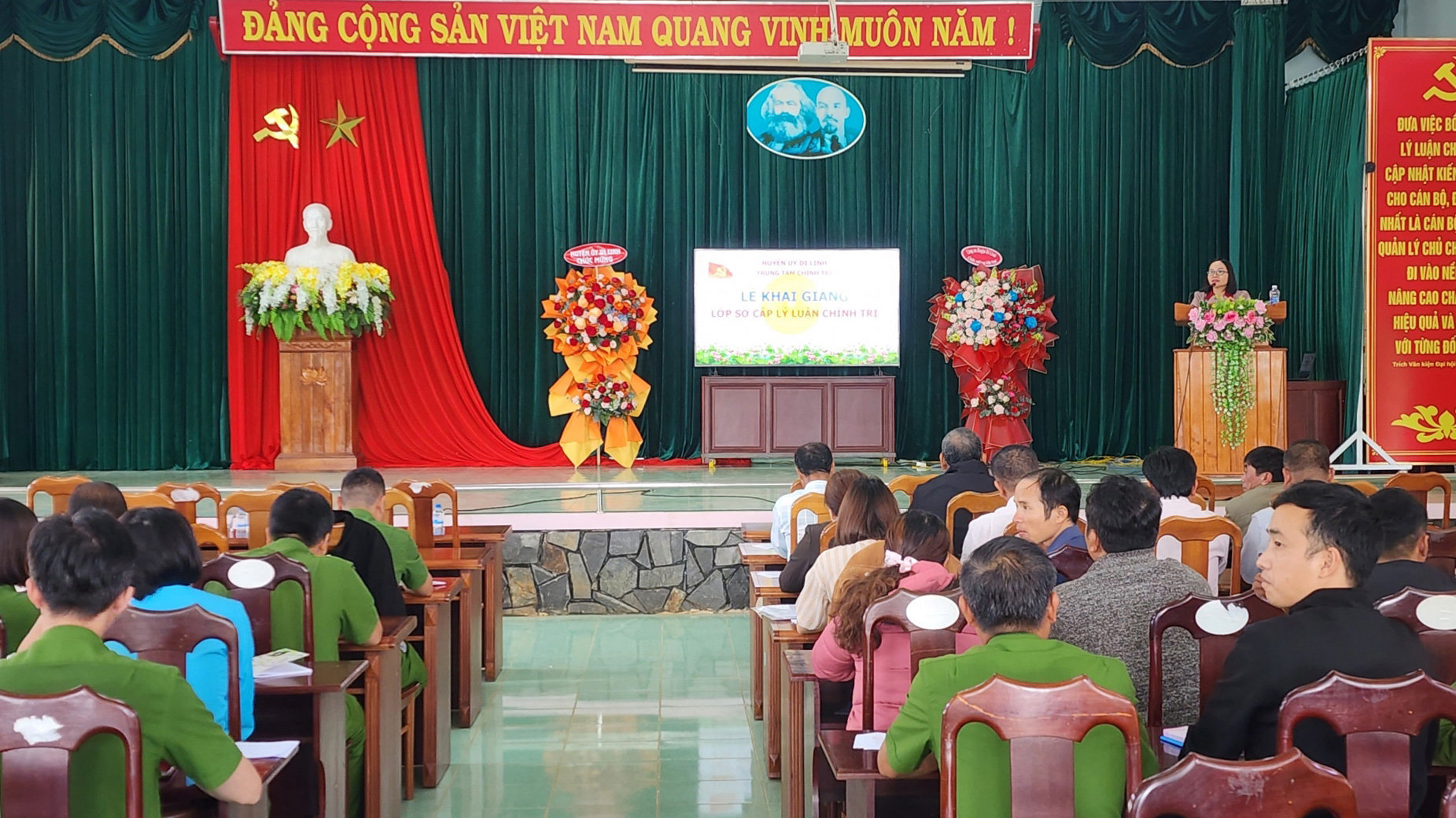 Lớp sơ cấp lý luận chính trị huyện Di Linh năm 2024 có 57 học viên tham gia