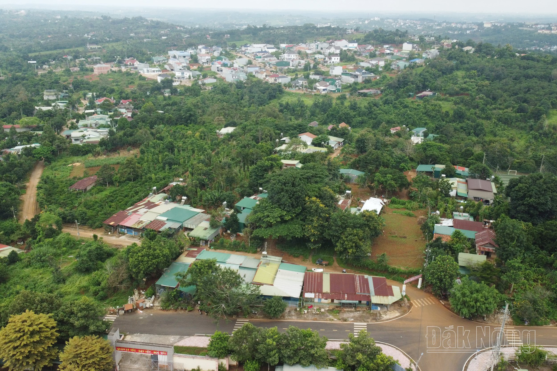 Dự án Khu đô thị số 3, phường Nghĩa Trung, TP. Gia Nghĩa được phê duyệt triển khai trên diện tích hơn 56ha. Đây là dự án có khu vực dân cư đông đúc với hàng trăm hộ dân. Tiến độ thực hiện dự án rất chậm do phần lớn người dân chưa đồng thuận