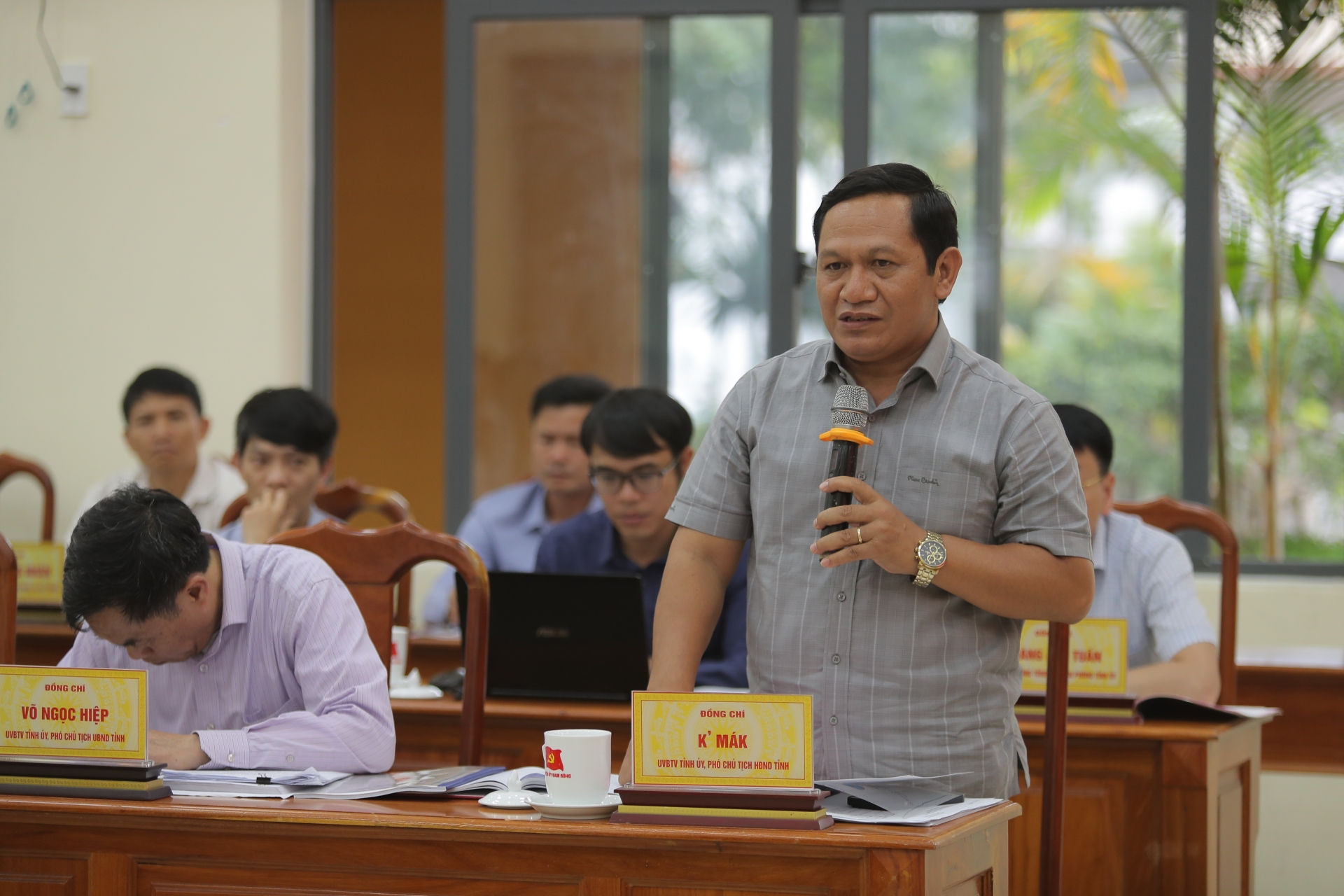 Đồng chí K’Mák - Ủy viên Ban Thường vụ Tỉnh ủy, Phó Chủ tịch HĐND tỉnh phát biểu tại buổi làm việc