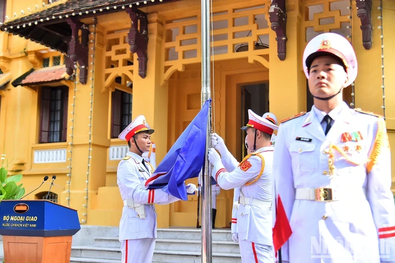 [Ảnh] Lễ thượng cờ kỷ niệm 57 năm Ngày thành lập ASEAN ảnh 4