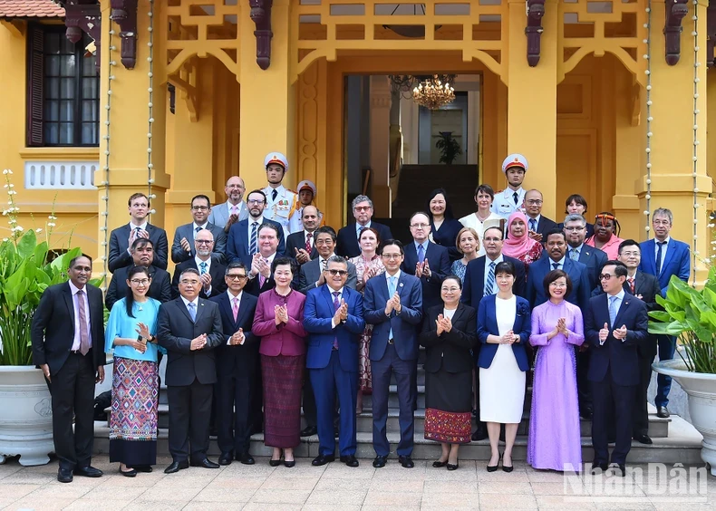 [Ảnh] Lễ thượng cờ kỷ niệm 57 năm Ngày thành lập ASEAN ảnh 7