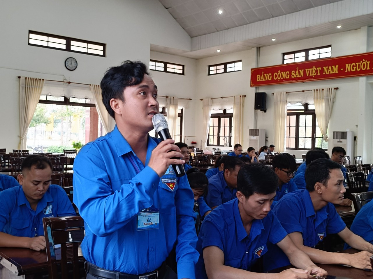Các đại biểu tham dự Đại hội phát biểu ý kiến, góp ý tham luận. 