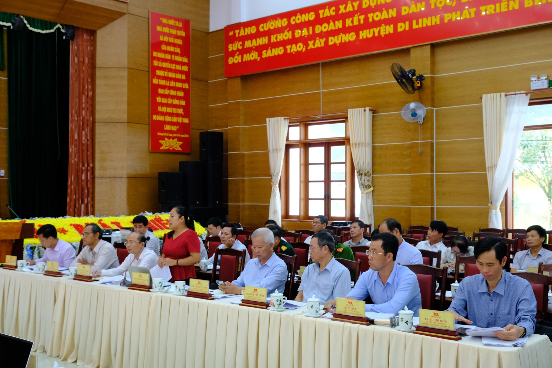 Các đồng chí huyện Di Lin