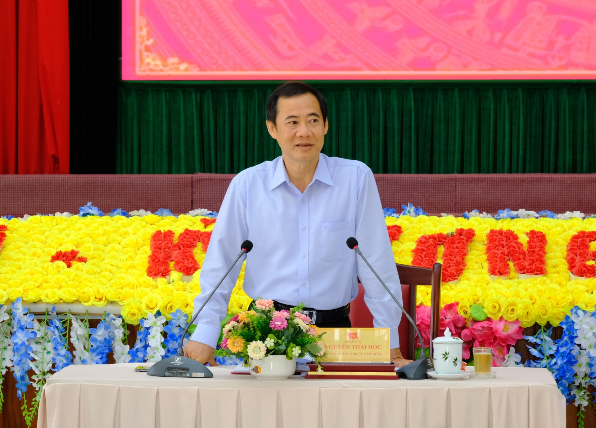 Quyền Bí thư Tỉnh ủy Nguyễn Thái Học phát biểu kết luận buổi làm việc