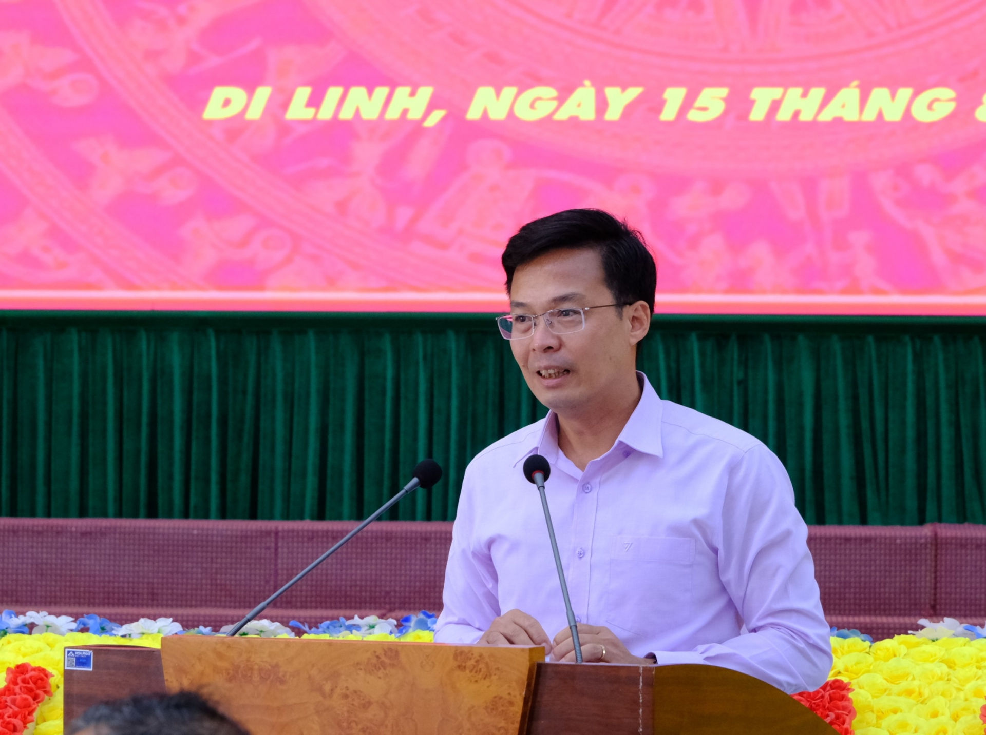 Bí thư Huyện ủy Di Linh Đinh Văn Tuấn trình bày báo cáo tóm tắt kết quả thực hiện nhiệm vụ chính trị 7 tháng đầu năm