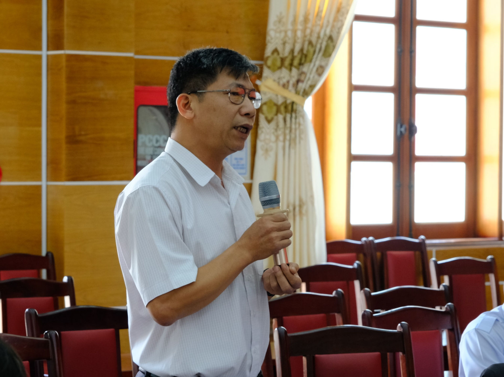 Đại diện Phòng Nông nghiệp và Phát triển Nông thôn huyện Di Linh trình bày những nguyên nhân khiến huyện vẫn chưa có sự đột phá trong phát triển nông nghiệp