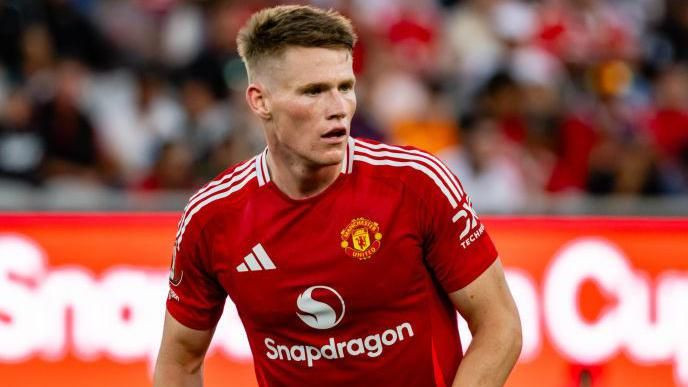 Scott McTominay: Manchester United midfielder subject of £20m Fulham bid - BBC Sport