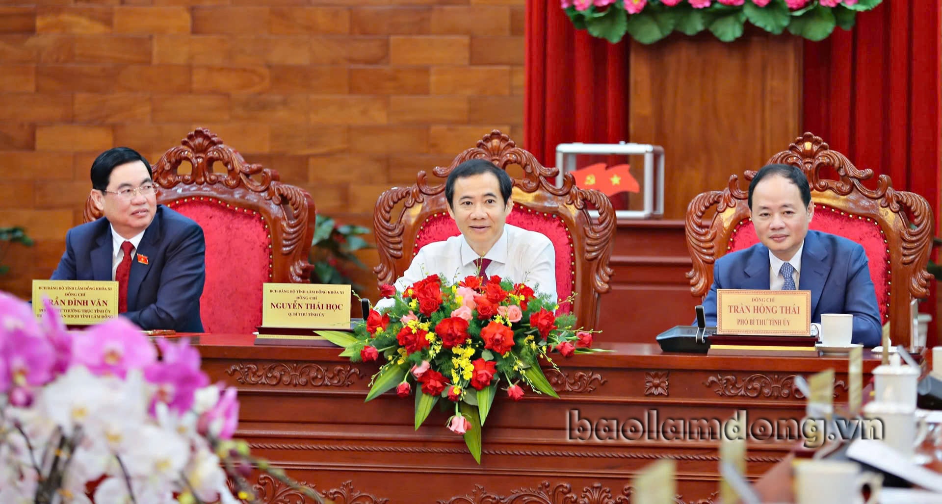 Các đồng chí Chủ trì Hội nghị