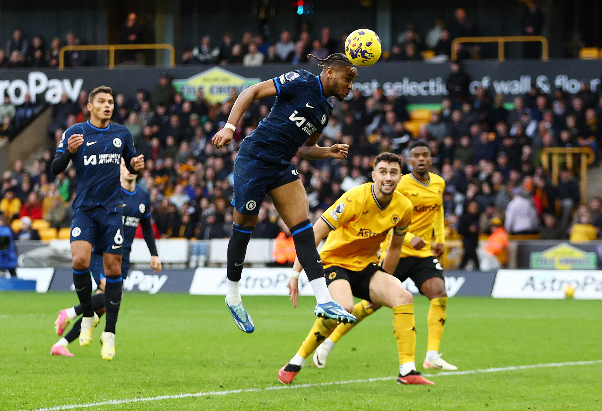 Wolves edge wasteful Chelsea 2-1 on Christmas eve | Reuters