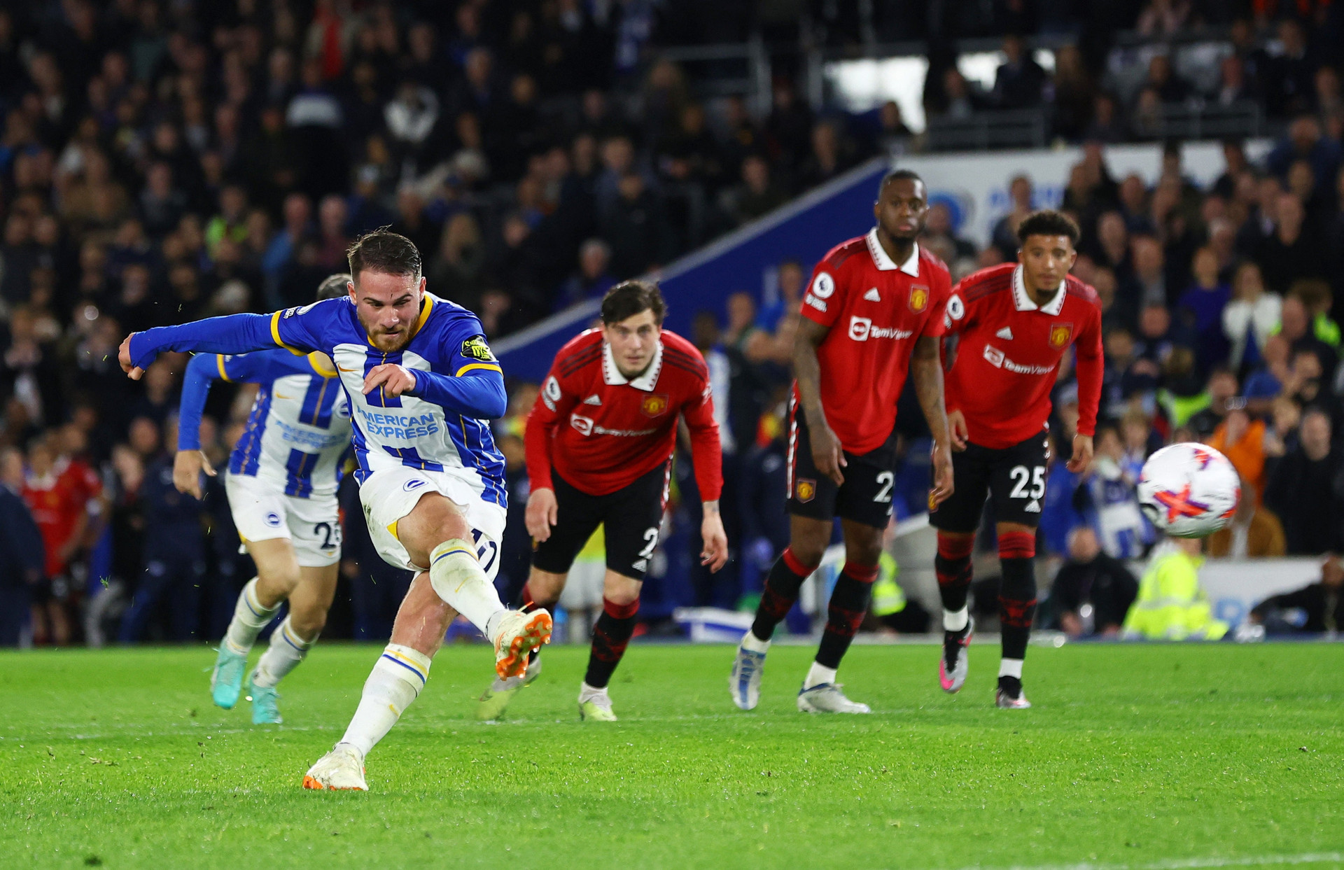 Brighton vs Manchester United LIVE stream: Result and reaction from Premier League clash as Mac Allister scores late penalty | The Independent