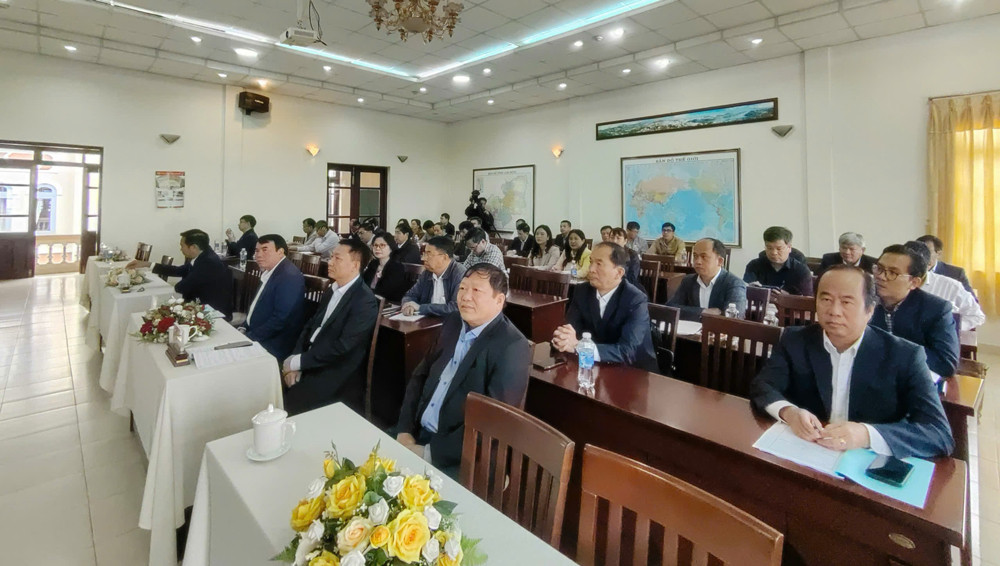 Các lãnh đạo các sở, ngành tham dự lớp tập huấn