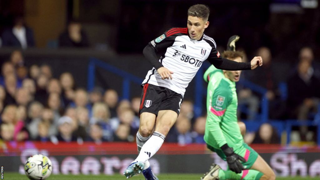 Ipswich Town 1-3 Fulham: Cottagers through to Carabao Cup quarter-finals - BBC Sport