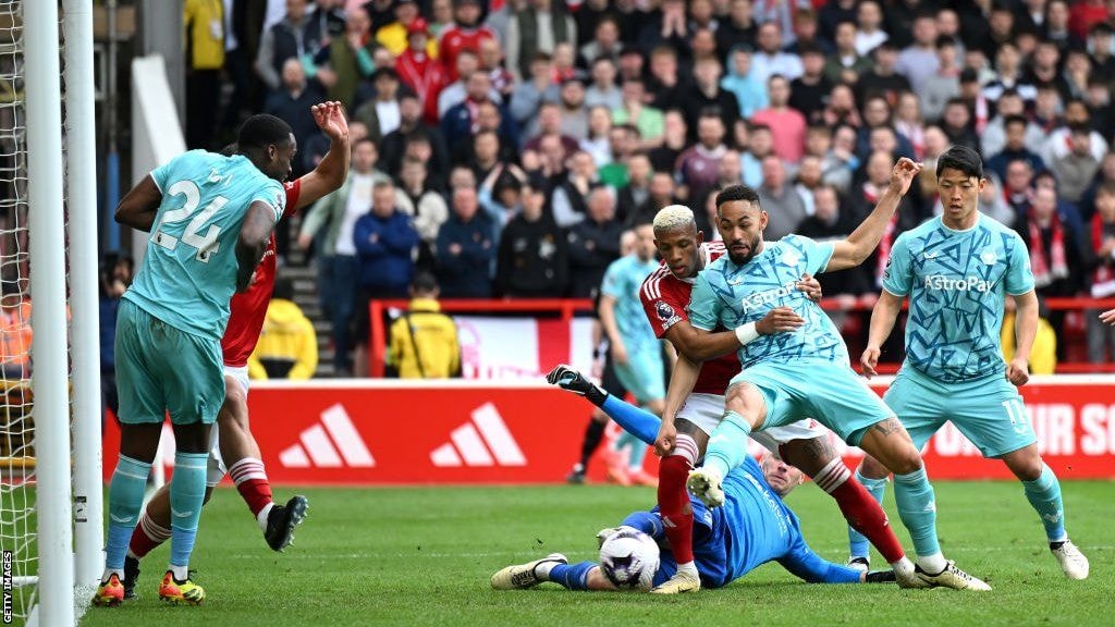 Nottingham Forest 2-2 Wolves: Matheus Cunha double denies struggling hosts - BBC Sport