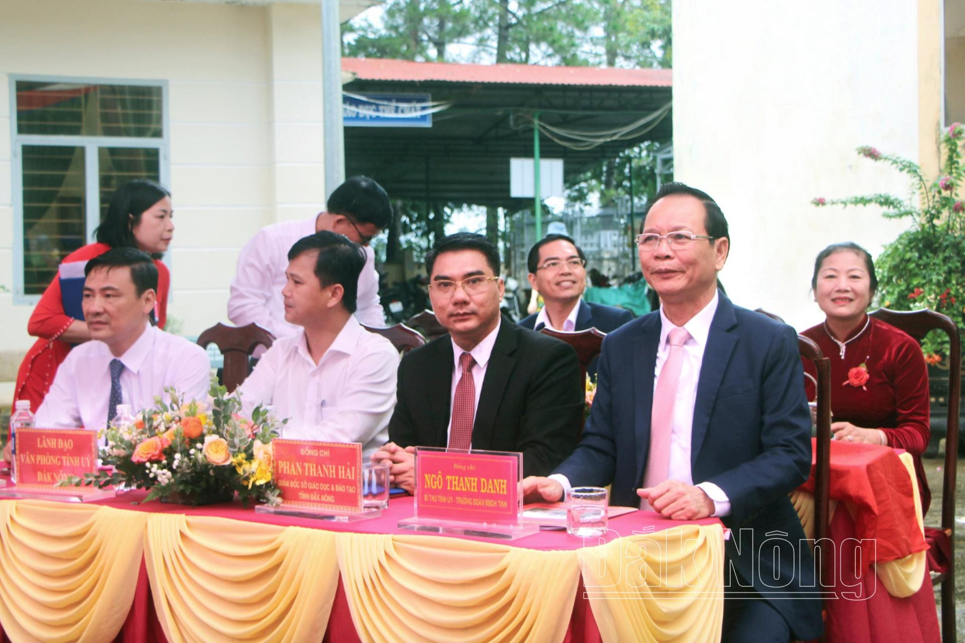 Đồng chí Ngô Thanh Danh, Bí thư Tỉnh ủy, Trưởng Đoàn đại biểu Quốc hội tỉnh Đắk Nông đến dự khai giảng năm học mới 2024-2025 cùng nhà trường