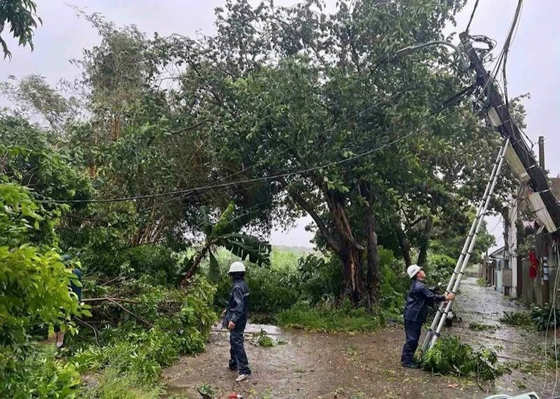 [Live] Bão số 3 đổ bộ vào các tỉnh phía bắc gây gió mạnh, mưa lớn, 4 người đã tử vong ảnh 9