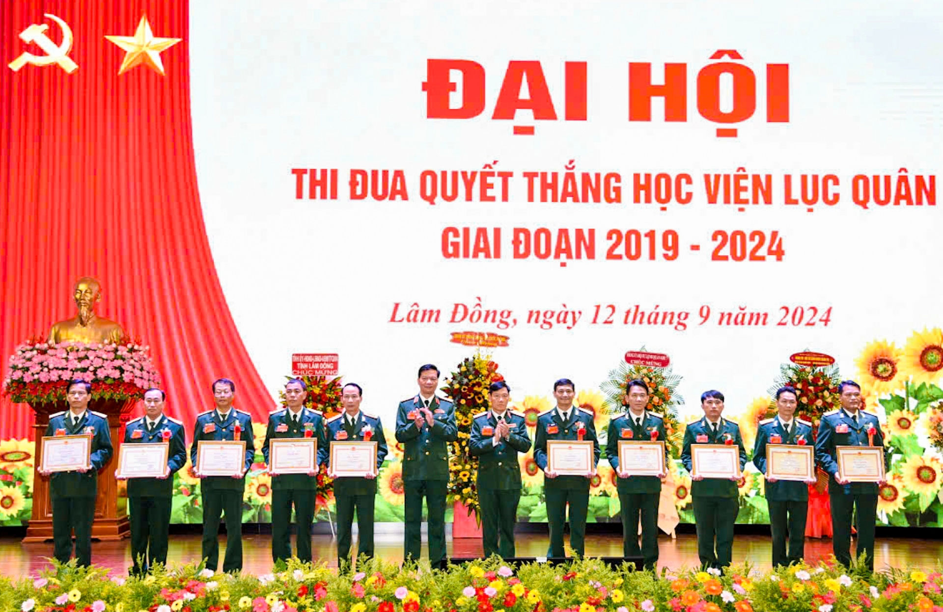  Khen thưởng các tập thể có thành tích trong phong trào TĐQT 