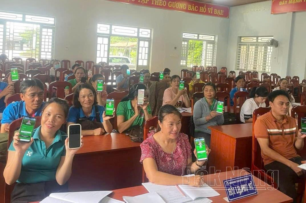 Ngân hàng Chính sách Xã hội tỉnh Đắk Nông hướng dẫn người dân cài đặt ứng dụng Mobile Banking