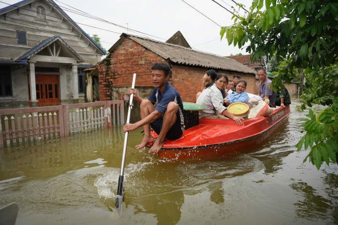 Nước sông Cầu lên cao, tràn về xã Trung Giã, huyện Sóc Sơn, Hà Nội gây ngập sâu 2-3 m, ngày 12/9. Ảnh: Nguyễn Đông