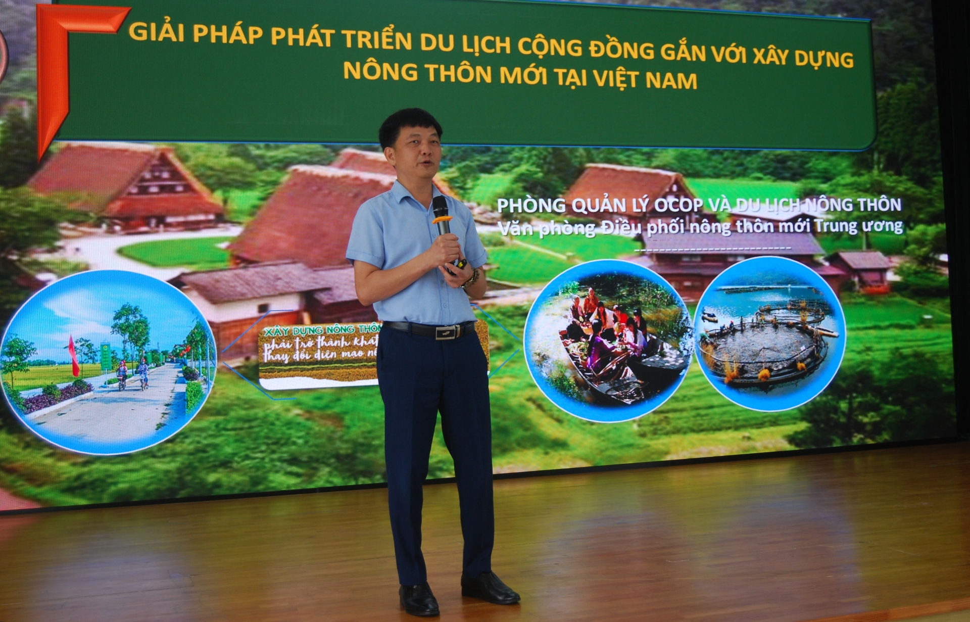 Ông Đặng Quý Nhân, đại diện Văn phòng Điều phối nông thôn mới Trung ương trao đổi giải pháp phát triển du lịch cộng đồng gắn với xây dựng nông thôn mới tại Việt Nam.JPG
