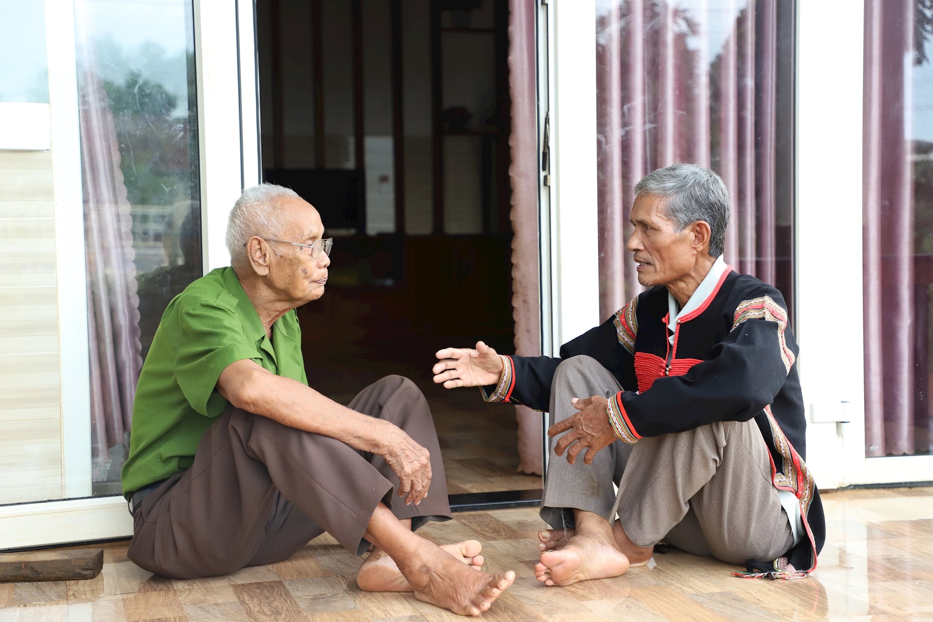 Đảng viên kịp thời nắm bắt tâm tư, nguyện vọng chính đáng của bà con để kịp thời phản ánh lên cấp ủy, chính quyền địa phương (ai là đảng viên, tên gì)