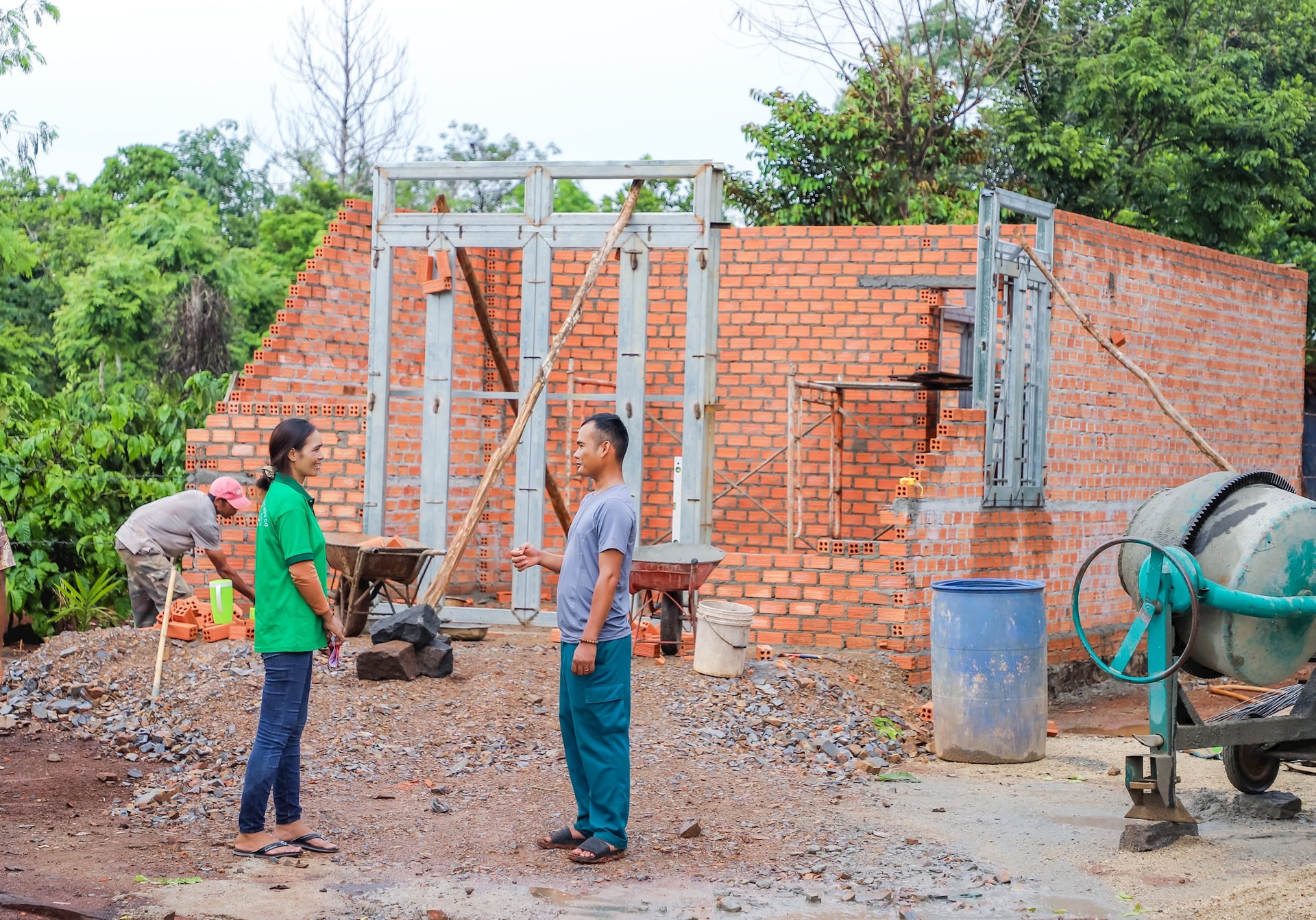 Đảng viên Y Lương, buôn Nui, xã Tâm Thắng luôn gần gũi, nắm bắt tình hình đời sống để kịp thời hỗ trợ người dân trong buôn