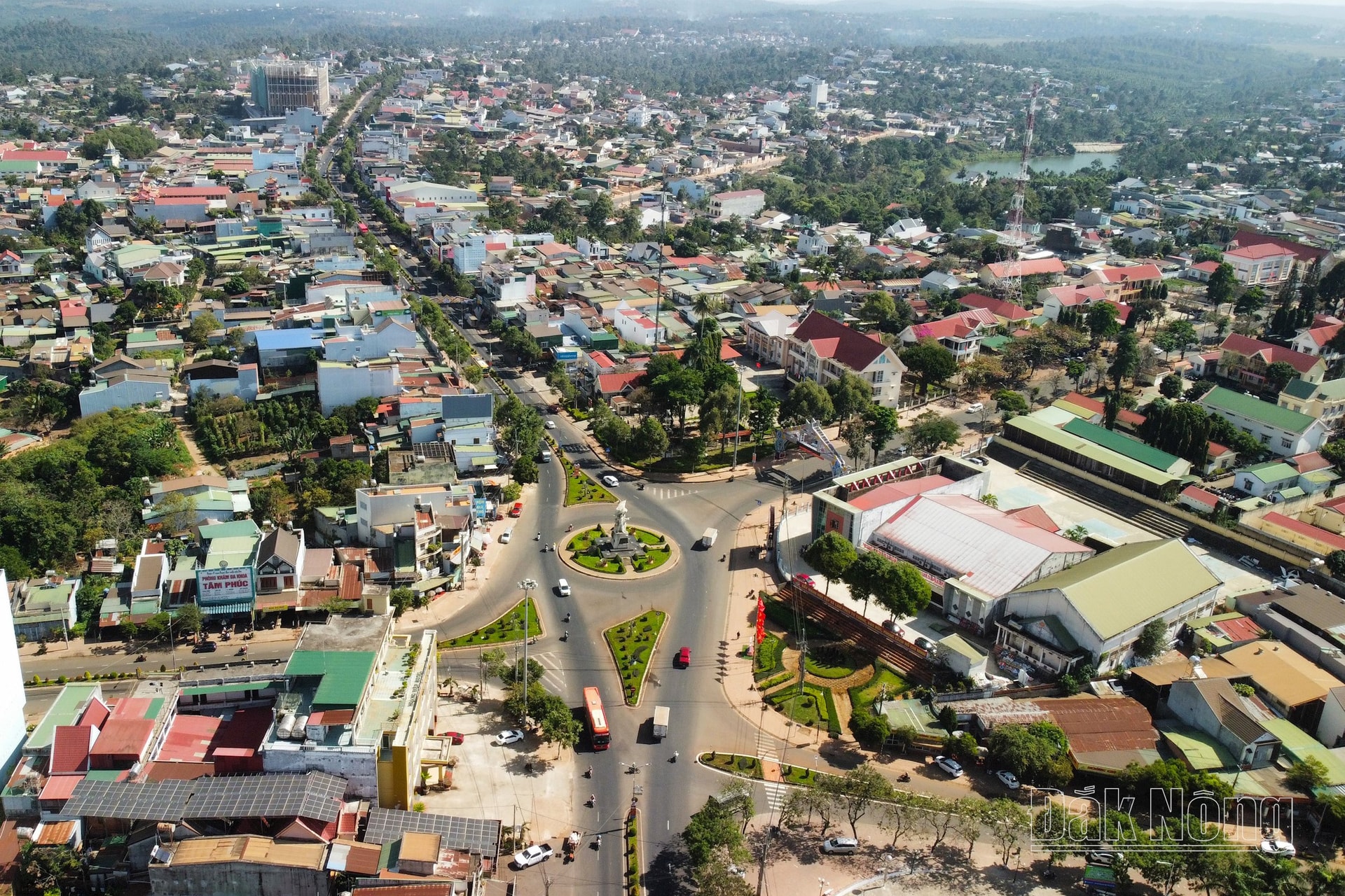 Việc rà soát lập, điều chỉnh các quy hoạch đô thị, nông thôn (Trong ảnh là trung tâm huyện Đắk Mil) đóng vai trò hàng đầu trong việc thực hiện quy hoạch chung tỉnh Đắk Nông