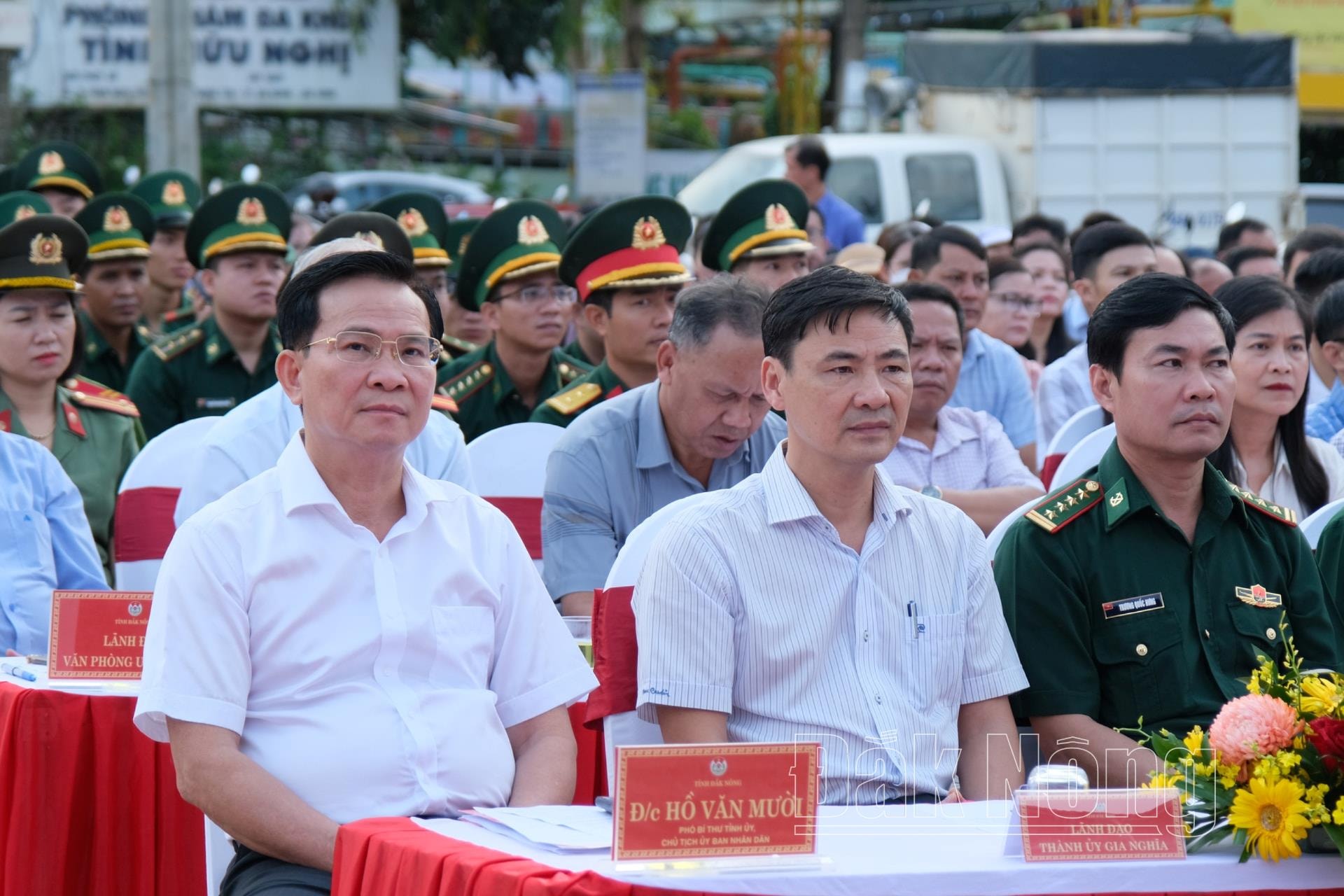 Đồng chí Hồ Văn Mười, Phó Bí thư Tỉnh ủy, Chủ tịch UBND tỉnh Đắk Nông tham gia lễ phát động, ra quân