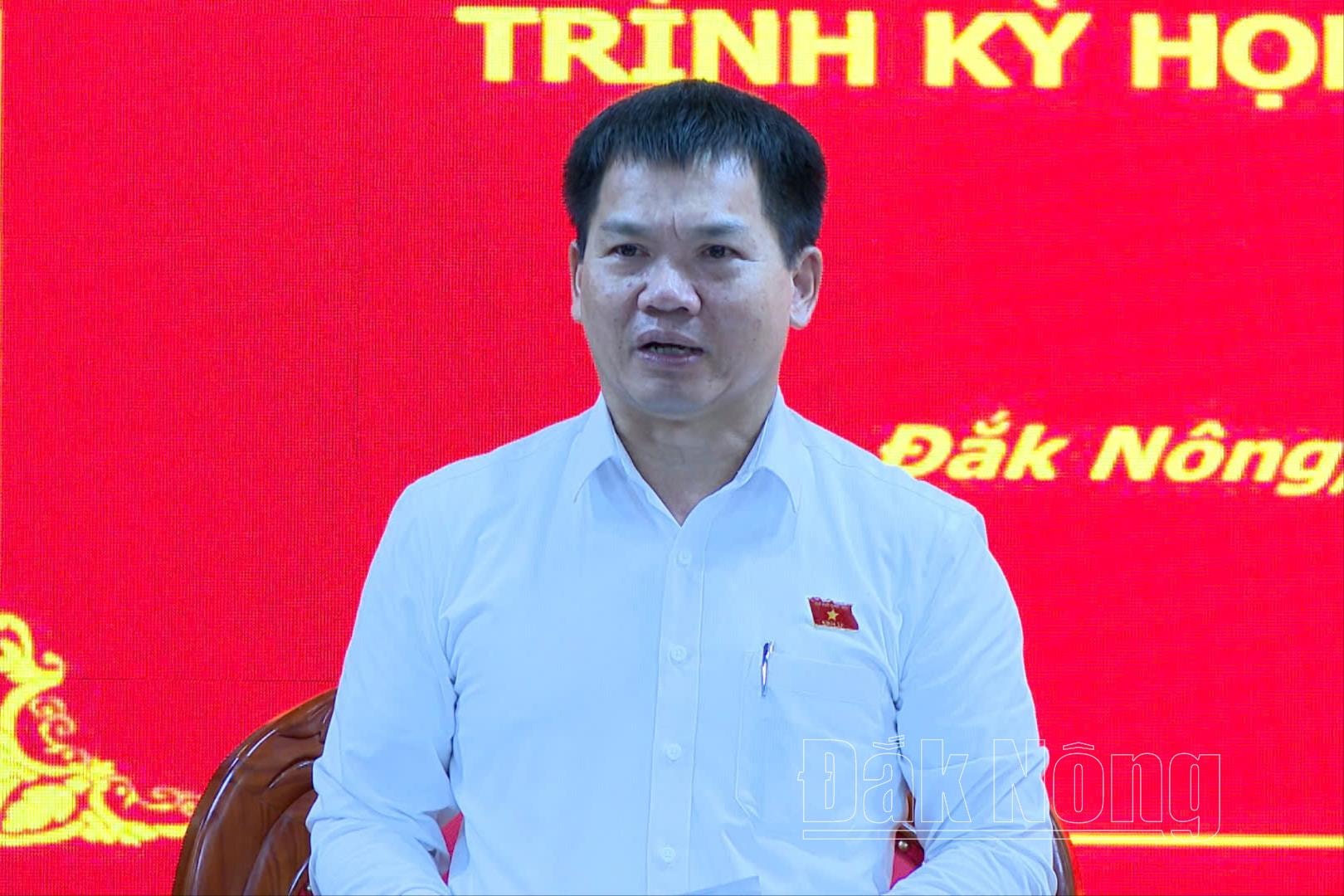 Đồng chí Dương Khắc Mai, TUV, Phó Trưởng đoàn chuyên trách Đoàn ĐBQH tỉnh Đắk Nông phát biểu tại hội nghị