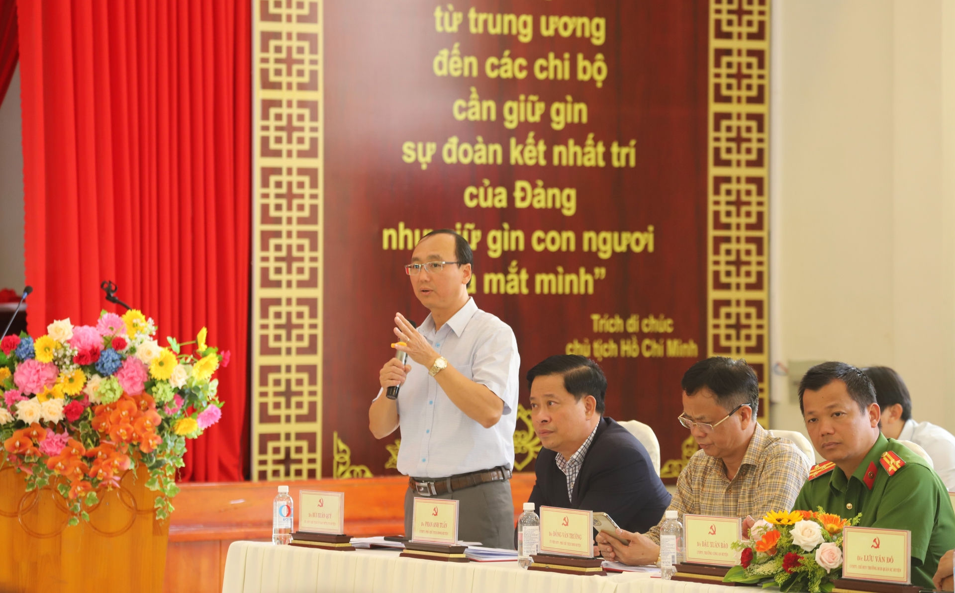 Các đại biểu đóng góp ý kiến tại Hội nghị