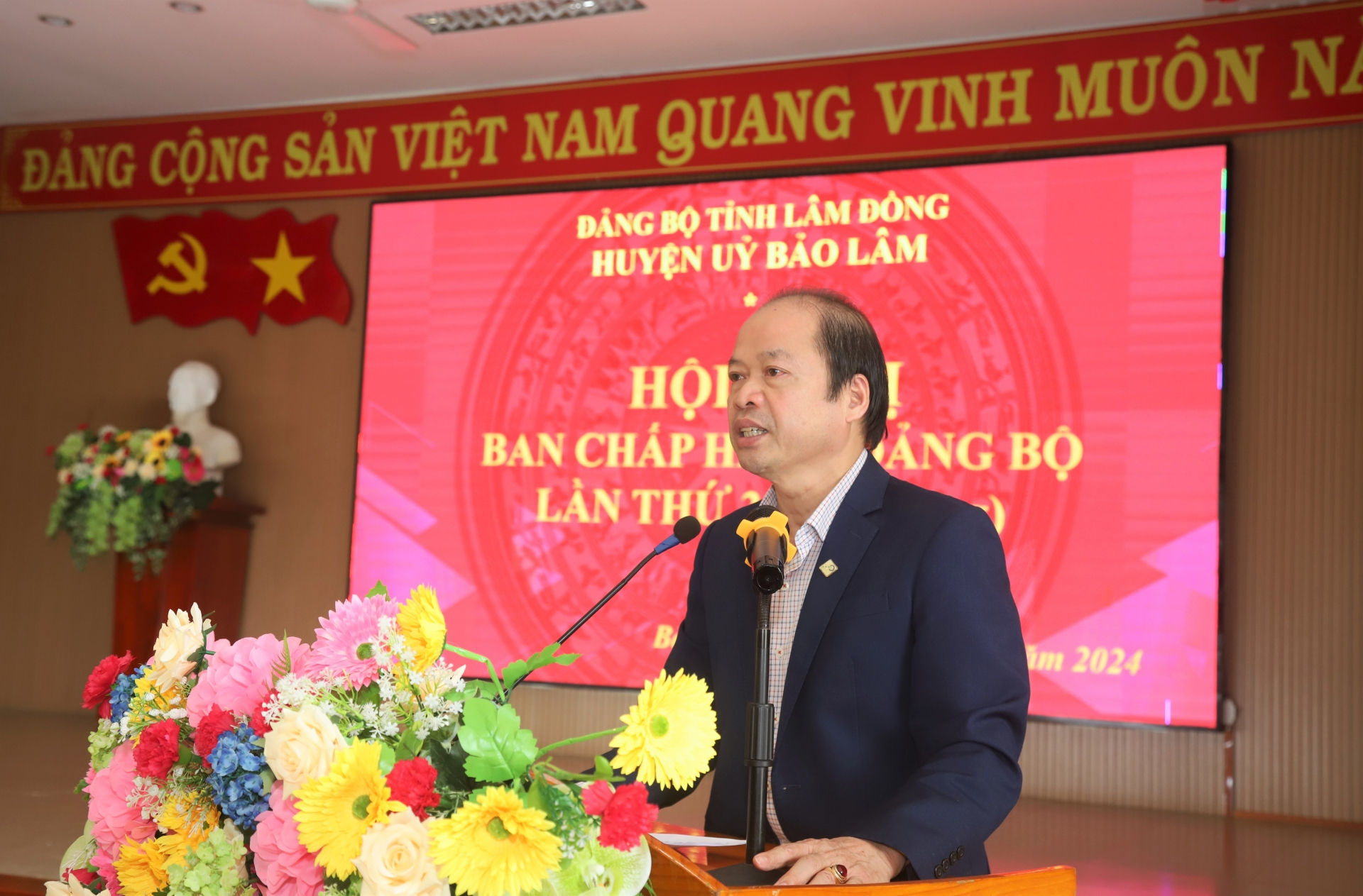 Đồng chí Nguyễn Viết Vân - Bí thư Huyện ủy Bảo Lâm phát biểu kết luận tại Hội nghị