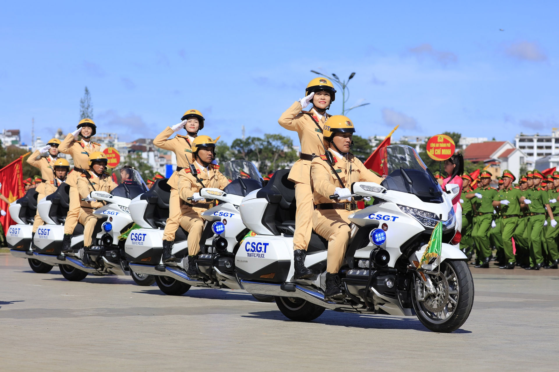 duyệt đội hình mô tô