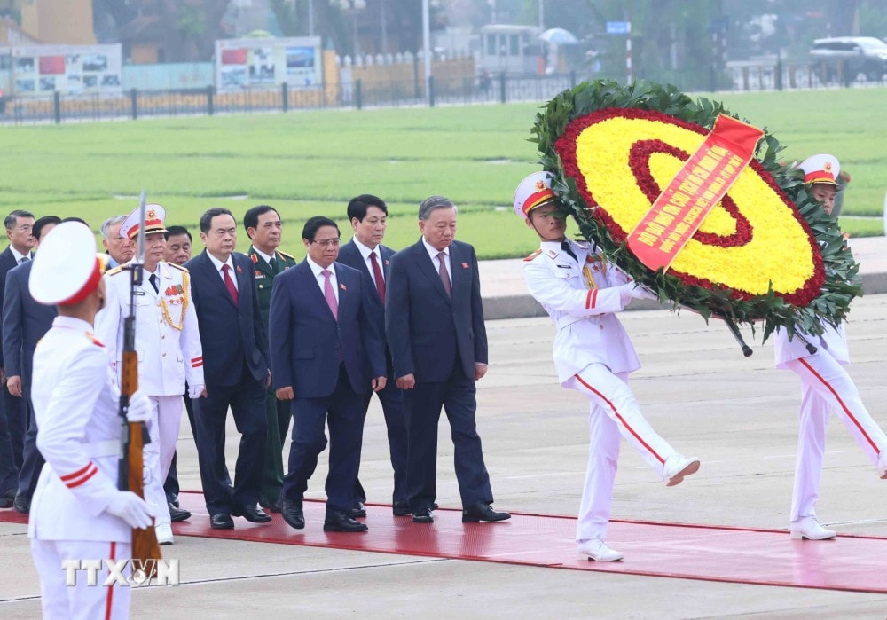 ttxvn_dai_bieu_quoc_hoi_du_ky_hop_thu_8_vao_lang_vieng_chu_tich_ho_chi_minh_2110-1.jpg