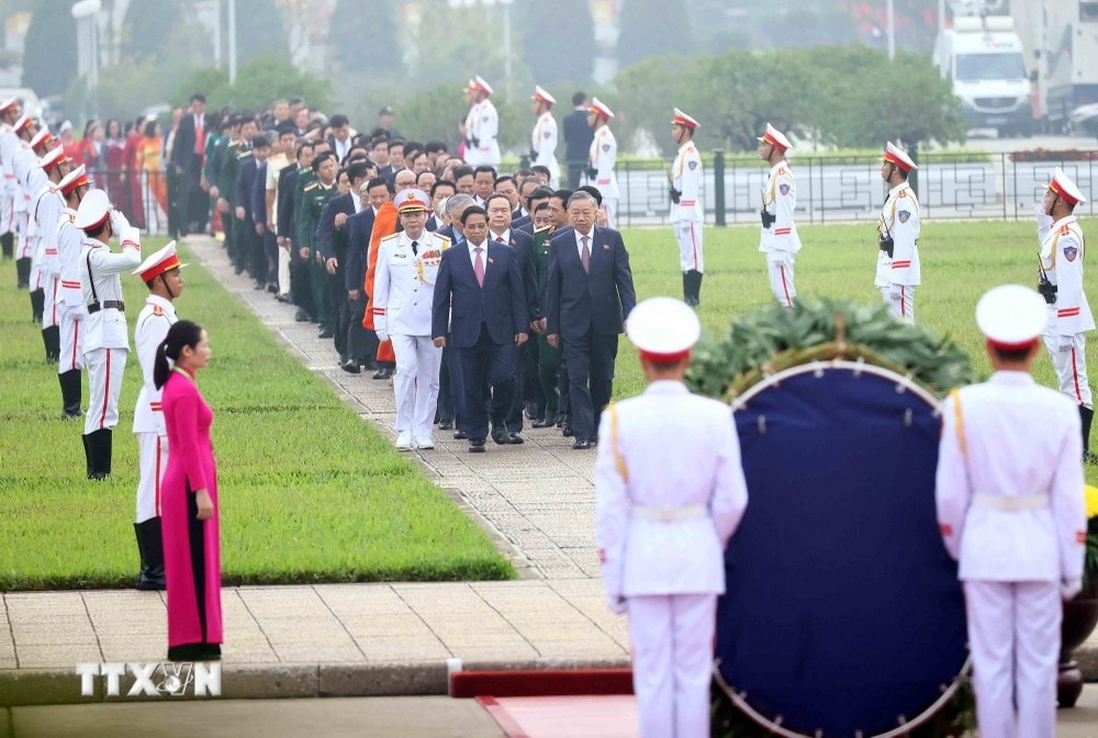 ttxvn_dai_bieu_quoc_hoi_du_ky_hop_thu_8_vao_lang_vieng_chu_tich_ho_chi_minh_2110-3.jpg