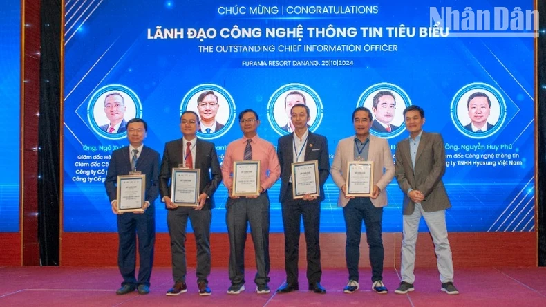 Vinh danh 15 lãnh đạo chuyển đổi số, công nghệ thông tin, an ninh thông tin tiêu biểu năm 2024 ảnh 2