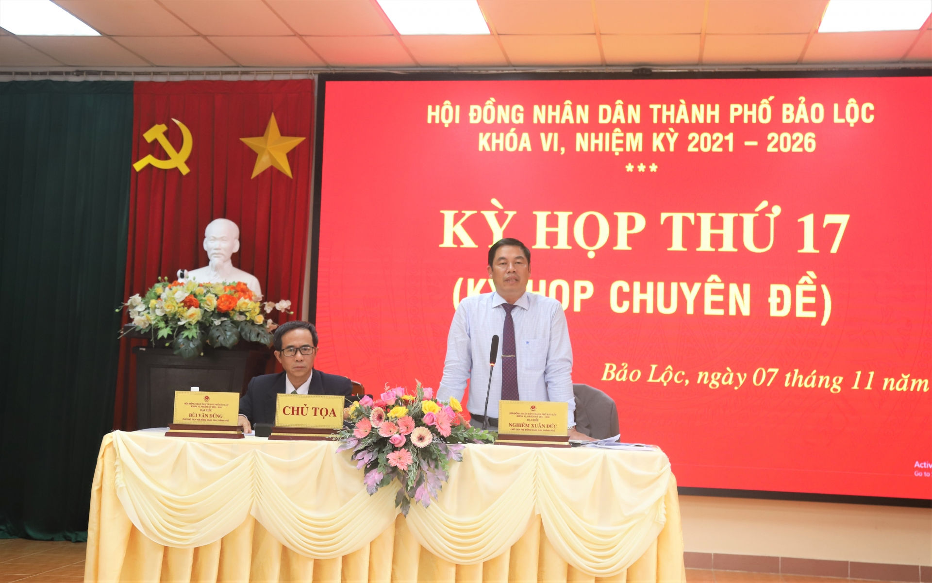 Các đồng chí Chủ tọa điều hành Kỳ họp
