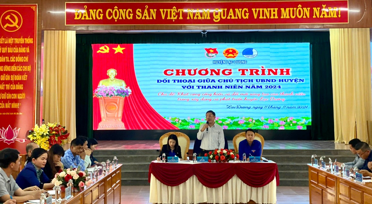 Chủ tịch UBND huyện 
